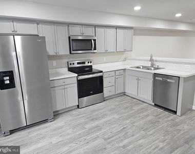 203 Fairfax Lane - Photo Thumbnail 5