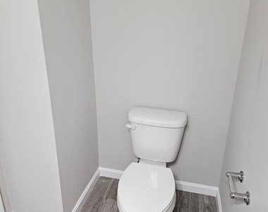 203 Fairfax Lane - Photo Thumbnail 8