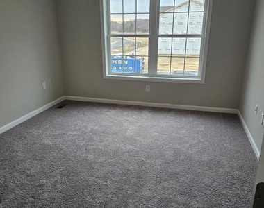 203 Fairfax Lane - Photo Thumbnail 11