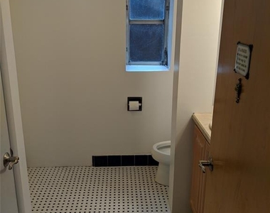 711 W Saddle River - Photo Thumbnail 38