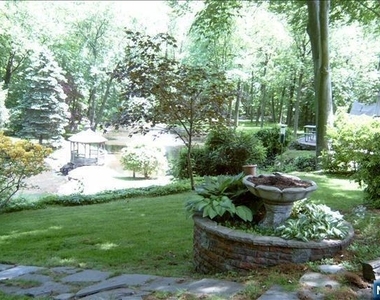 711 W Saddle River - Photo Thumbnail 4