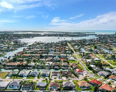 1621 Begonia Court - Photo Thumbnail 5