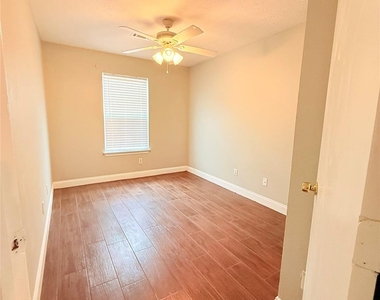 320 Willowick Street - Photo Thumbnail 11