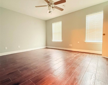 320 Willowick Street - Photo Thumbnail 8