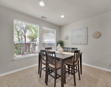 15 Aquiline Oaks Place - Photo Thumbnail 24