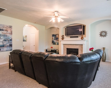 15 Aquiline Oaks Place - Photo Thumbnail 12