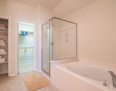 15 Aquiline Oaks Place - Photo Thumbnail 34