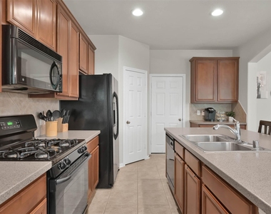 15 Aquiline Oaks Place - Photo Thumbnail 15