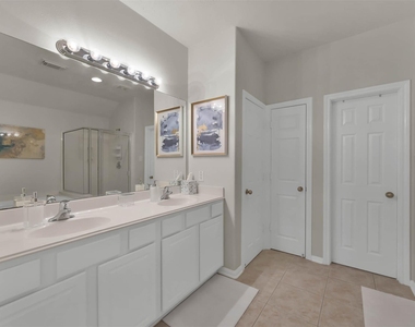 15 Aquiline Oaks Place - Photo Thumbnail 32