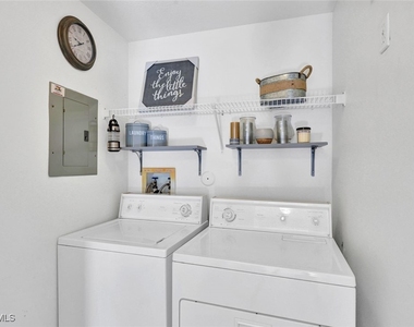 2469 Millcreek Lane - Photo Thumbnail 15