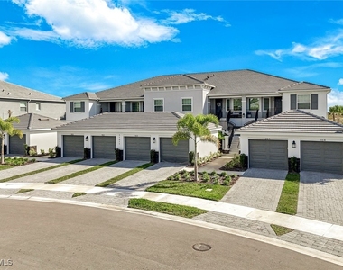 11811 Venetian Lagoon Drive - Photo Thumbnail 4