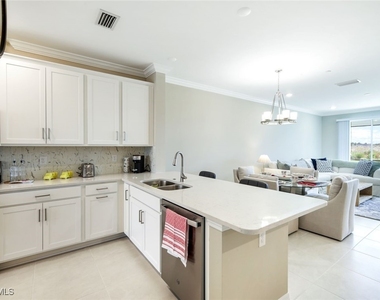11811 Venetian Lagoon Drive - Photo Thumbnail 15