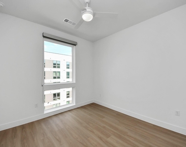 2810 Riverby Road - Photo Thumbnail 11