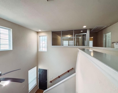 3923 Calgary Circle - Photo Thumbnail 9