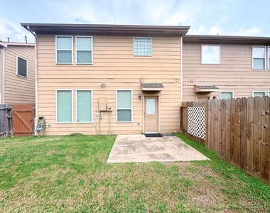 3923 Calgary Circle - Photo Thumbnail 23
