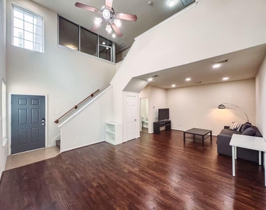 3923 Calgary Circle - Photo Thumbnail 2