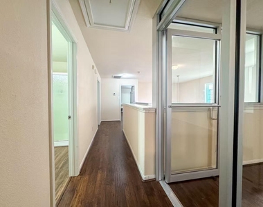 3923 Calgary Circle - Photo Thumbnail 11
