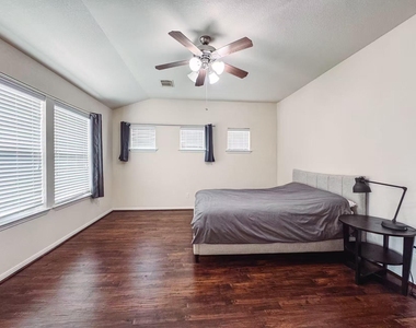 3923 Calgary Circle - Photo Thumbnail 12