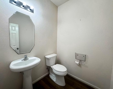 3923 Calgary Circle - Photo Thumbnail 8