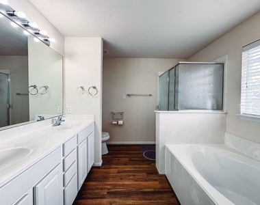 3923 Calgary Circle - Photo Thumbnail 14