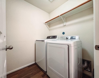 3923 Calgary Circle - Photo Thumbnail 21