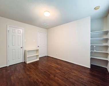 3923 Calgary Circle - Photo Thumbnail 17