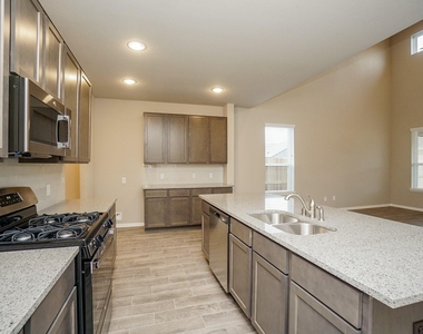 5463 Grand View Drive - Photo Thumbnail 8