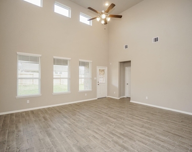 5463 Grand View Drive - Photo Thumbnail 4