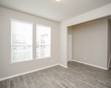 5463 Grand View Drive - Photo Thumbnail 2