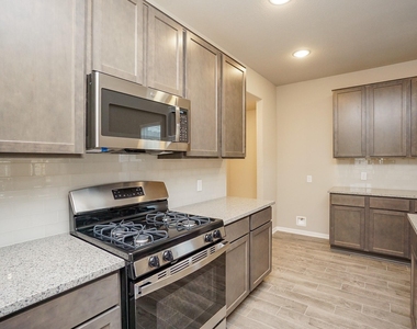 5463 Grand View Drive - Photo Thumbnail 9