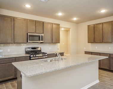 5463 Grand View Drive - Photo Thumbnail 7