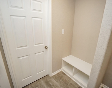 5463 Grand View Drive - Photo Thumbnail 11