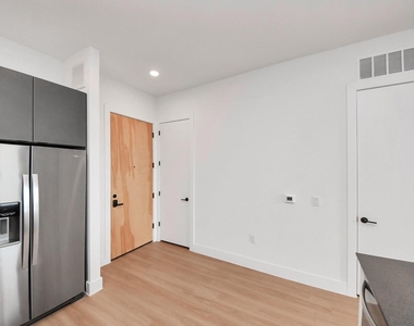 2810 Riverby Road - Photo Thumbnail 5