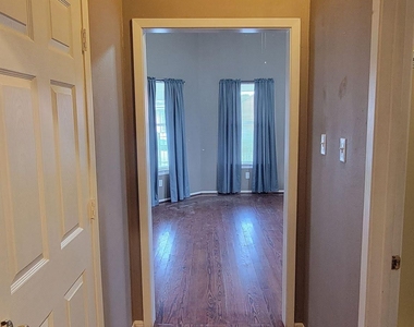 1905 Chapman Street - Photo Thumbnail 13