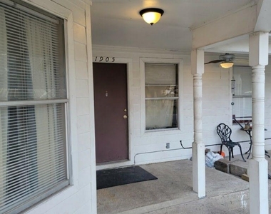 1905 Chapman Street - Photo Thumbnail 7