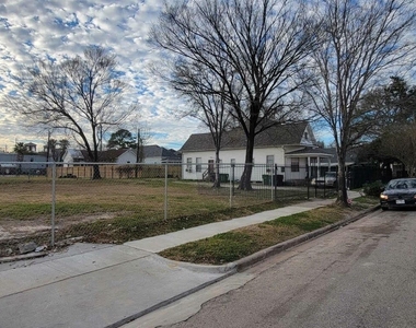 1905 Chapman Street - Photo Thumbnail 3