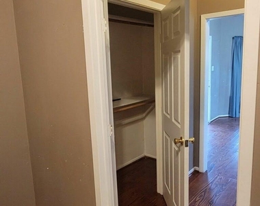 1905 Chapman Street - Photo Thumbnail 11