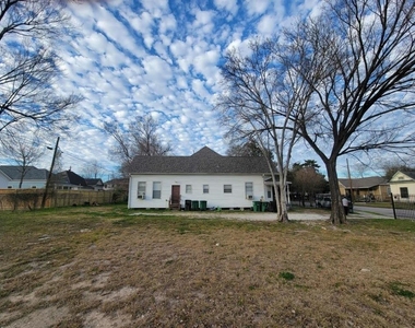 1905 Chapman Street - Photo Thumbnail 2