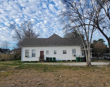 1905 Chapman Street - Photo Thumbnail 5