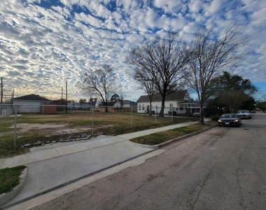 1905 Chapman Street - Photo Thumbnail 1
