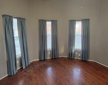 1905 Chapman Street - Photo Thumbnail 15