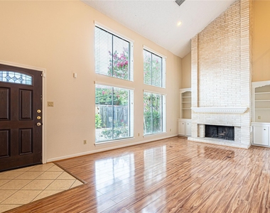 2306 Potomac Drive - Photo Thumbnail 4