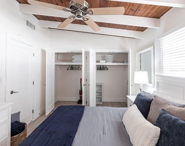 6006 Midnight Pass Road - Photo Thumbnail 13