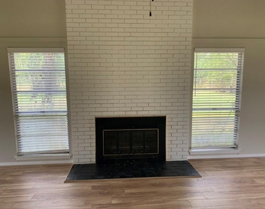 29229 Sheffield Road - Photo Thumbnail 4