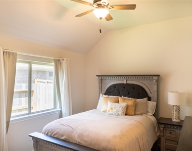 835 Sarasota Shore Dr Drive - Photo Thumbnail 19