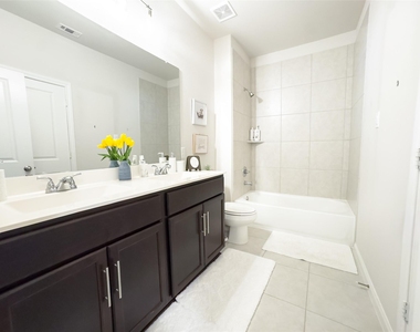 835 Sarasota Shore Dr Drive - Photo Thumbnail 17