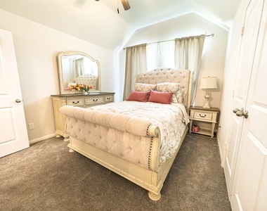 835 Sarasota Shore Dr Drive - Photo Thumbnail 11