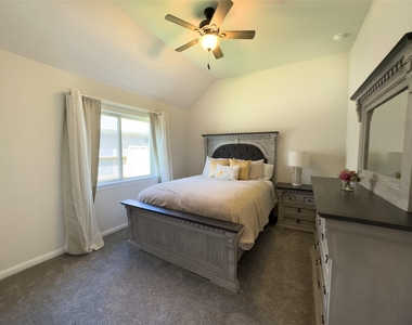 835 Sarasota Shore Dr Drive - Photo Thumbnail 18
