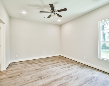 420 Ave B - Photo Thumbnail 8