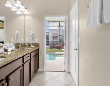 8802 Bamboo Palm Court - Photo Thumbnail 20